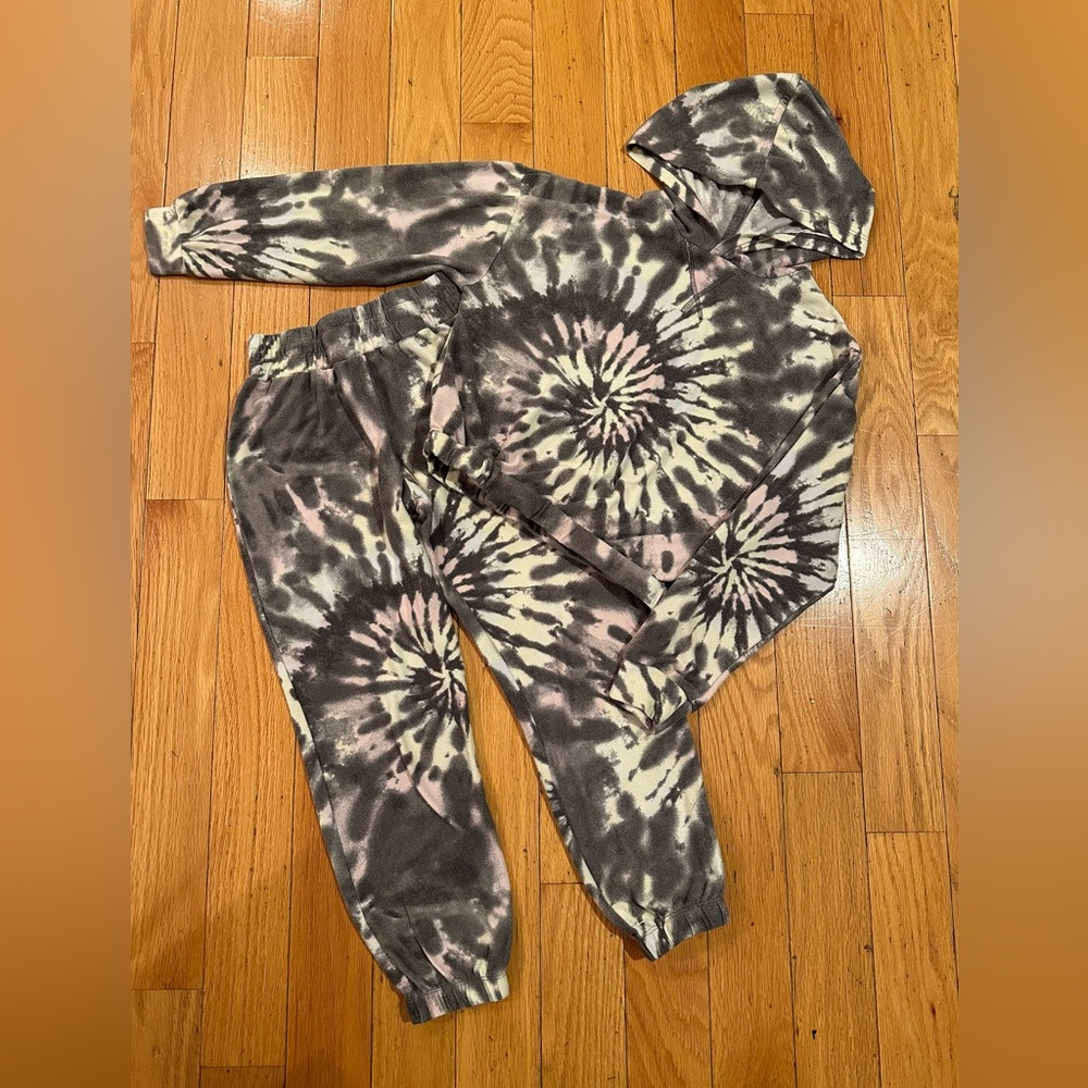 Art Class Super Soft Girl Outfit Set. Top Size Large 10/12,  Pants Size Med 7/8